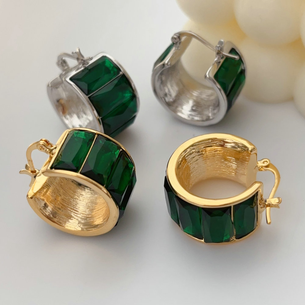 Green zircon hoop
