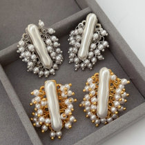 samll pearl stassel earrings