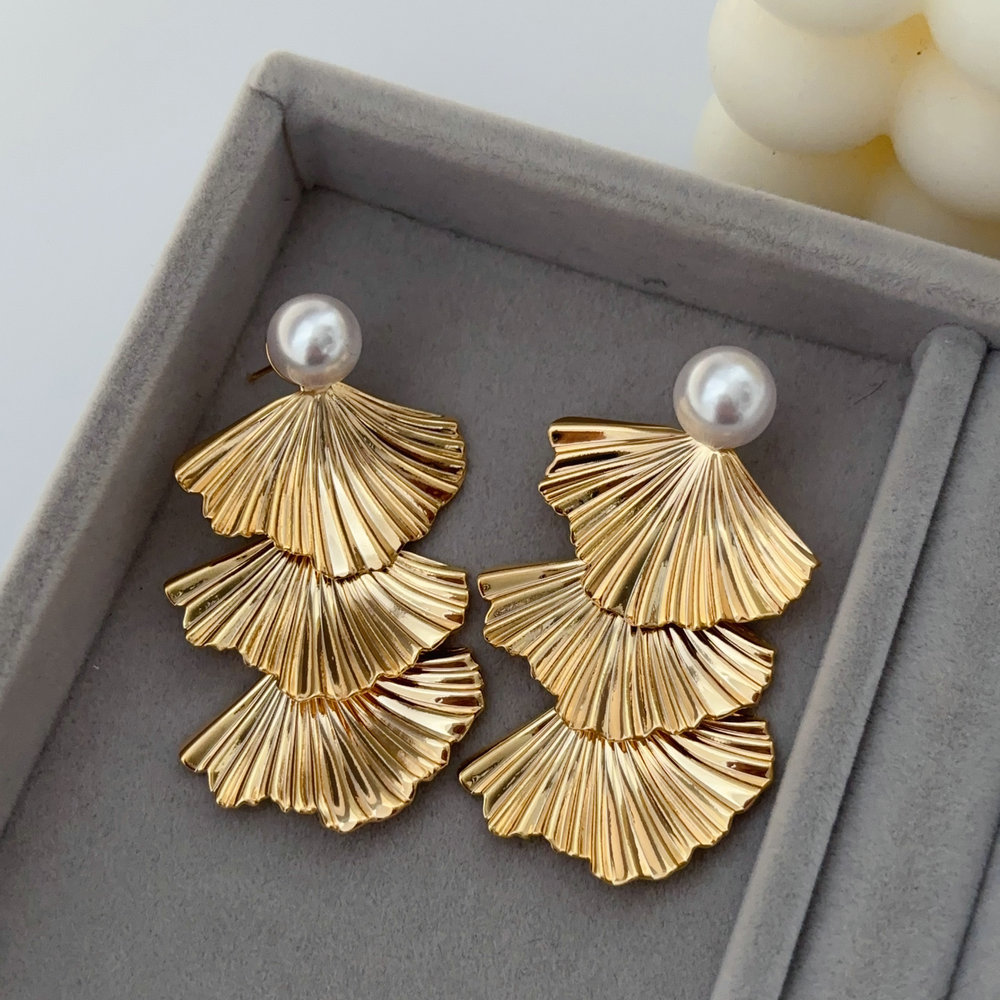 Metal chunky leaf earrings