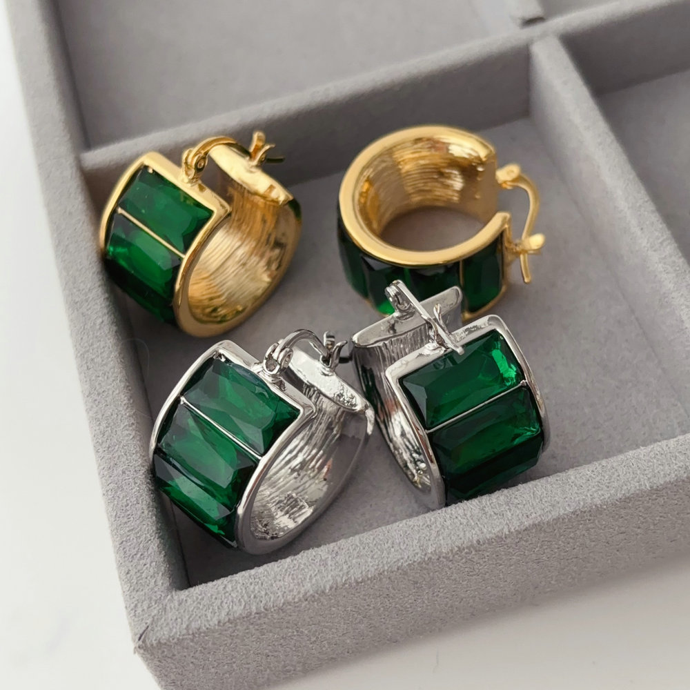 Green zircon hoop