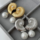 Snail pearl earrings