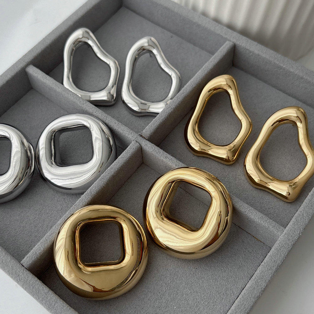 Metal square earrings