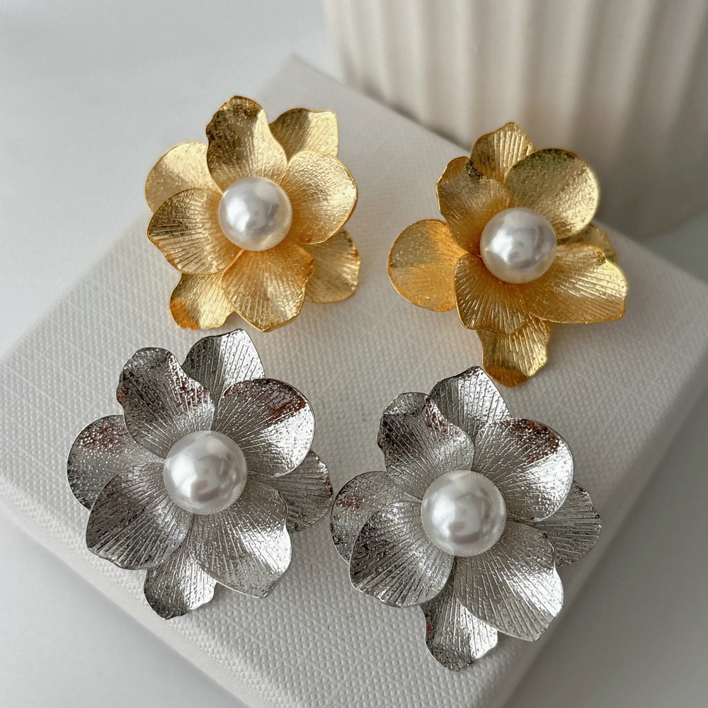 Metal flower earrings