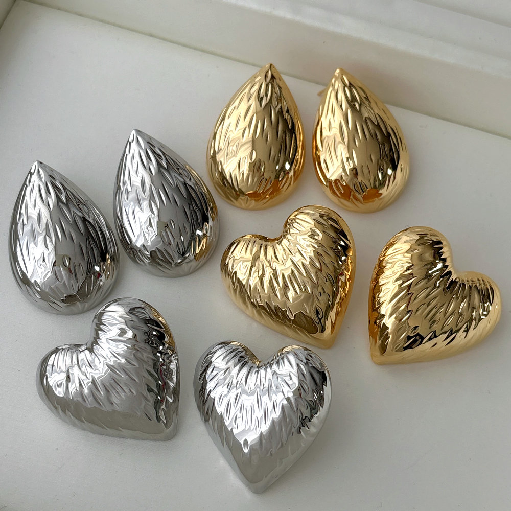 Metal teardrop earrings