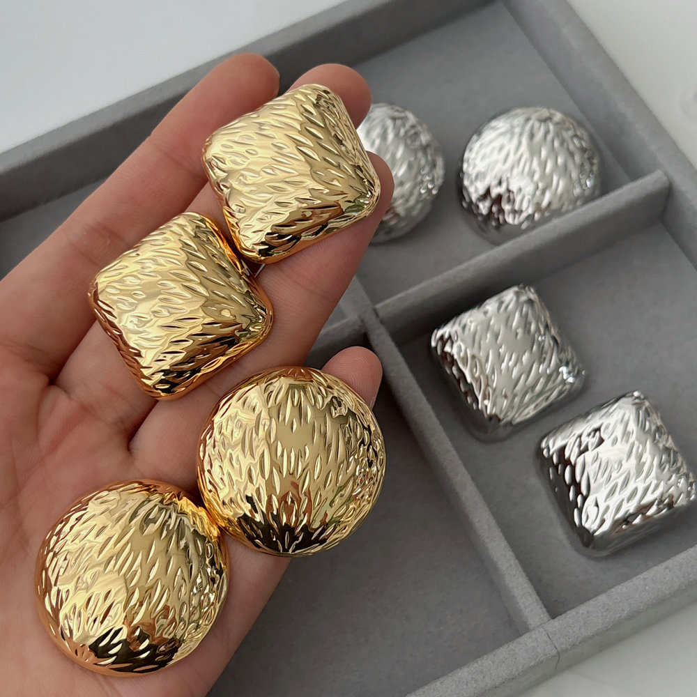 Metal round shape earrings