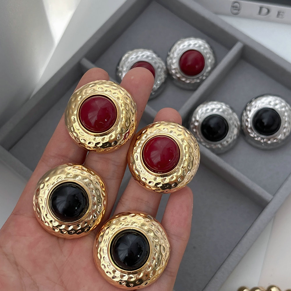 Metal round shape earrings