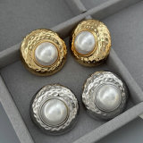 Round shape pearl earrings