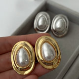 Oval shaple pearl earrings