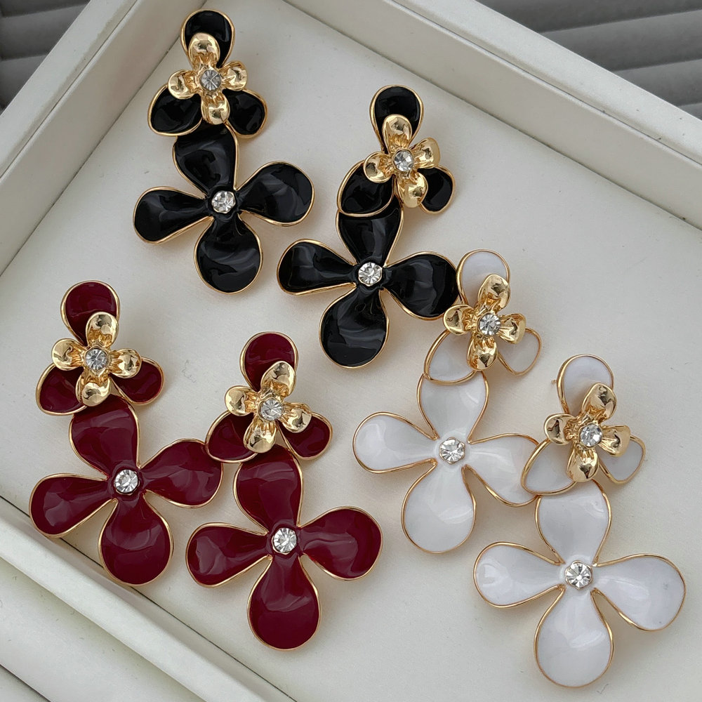 Enamel flower earrings