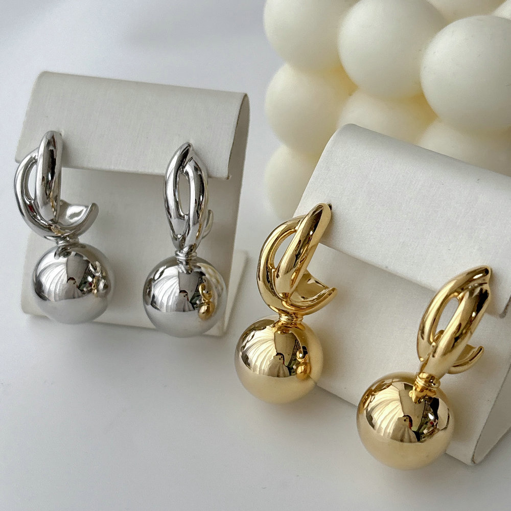 Ball earrings