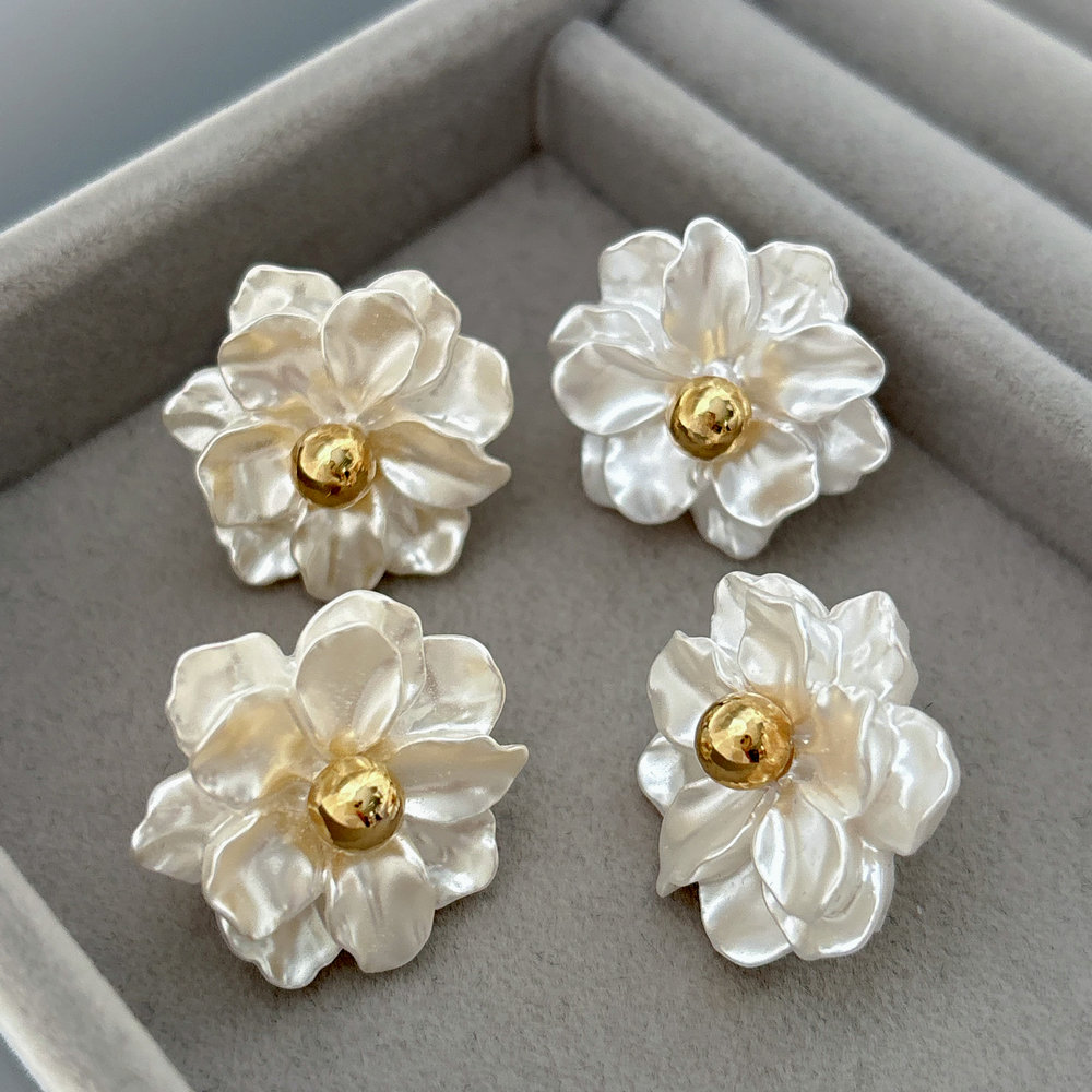 Flower earrings