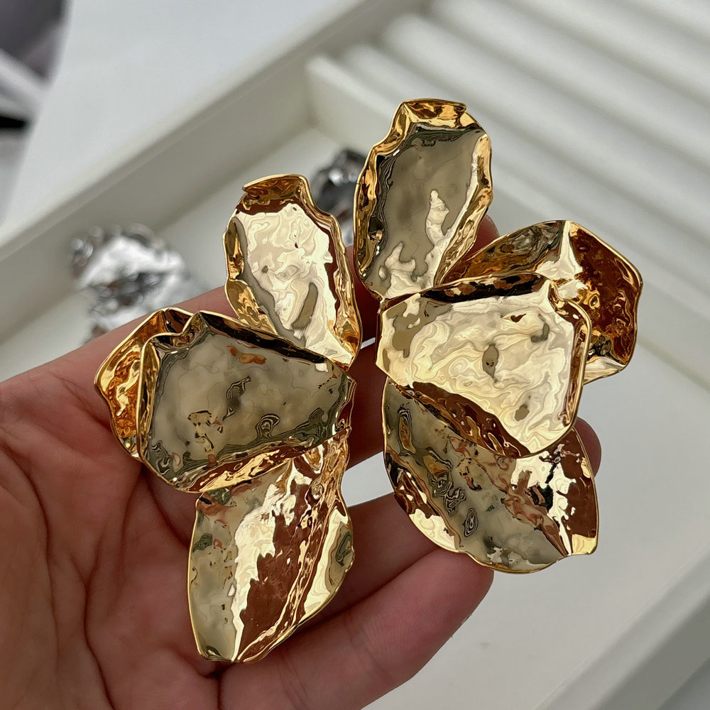 Metal chunky leaf earrings