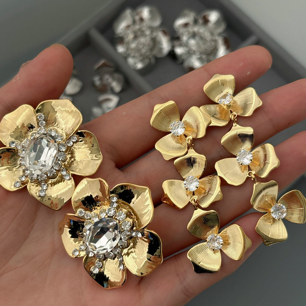 Metal flower earrings