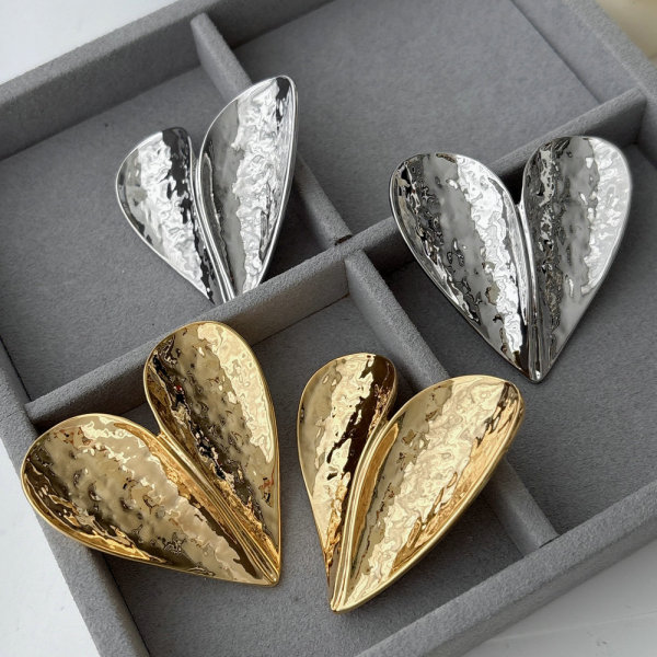 Chunky metal heart earrings