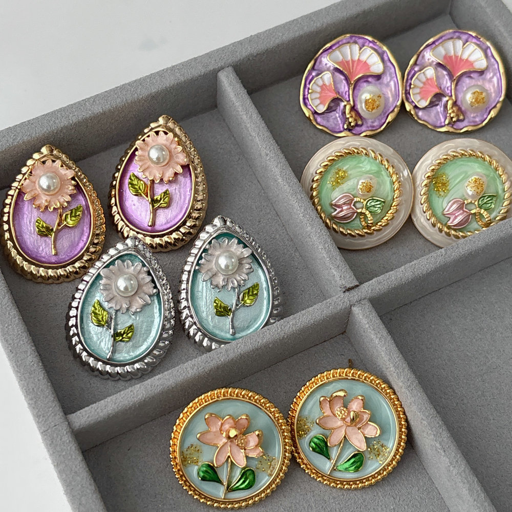 Enamel flower earrings