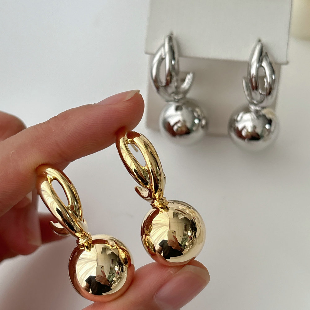 Ball earrings
