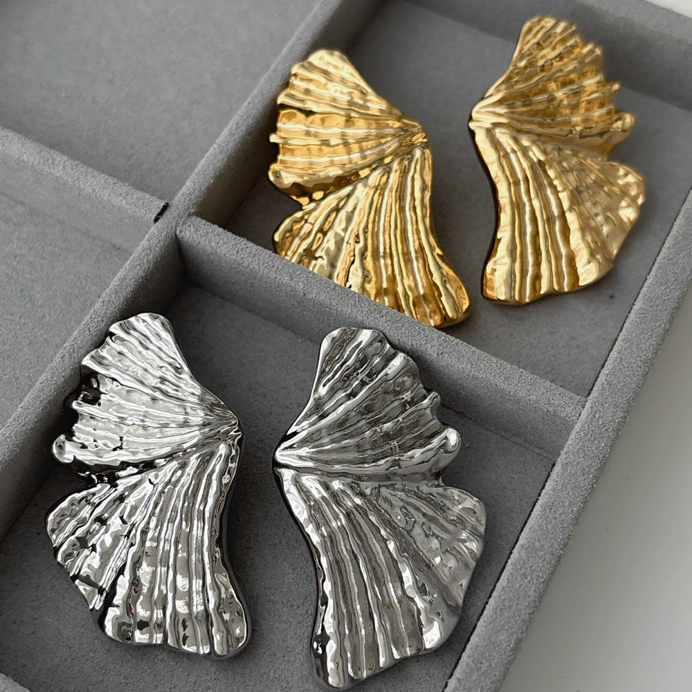 Metal wing earrings