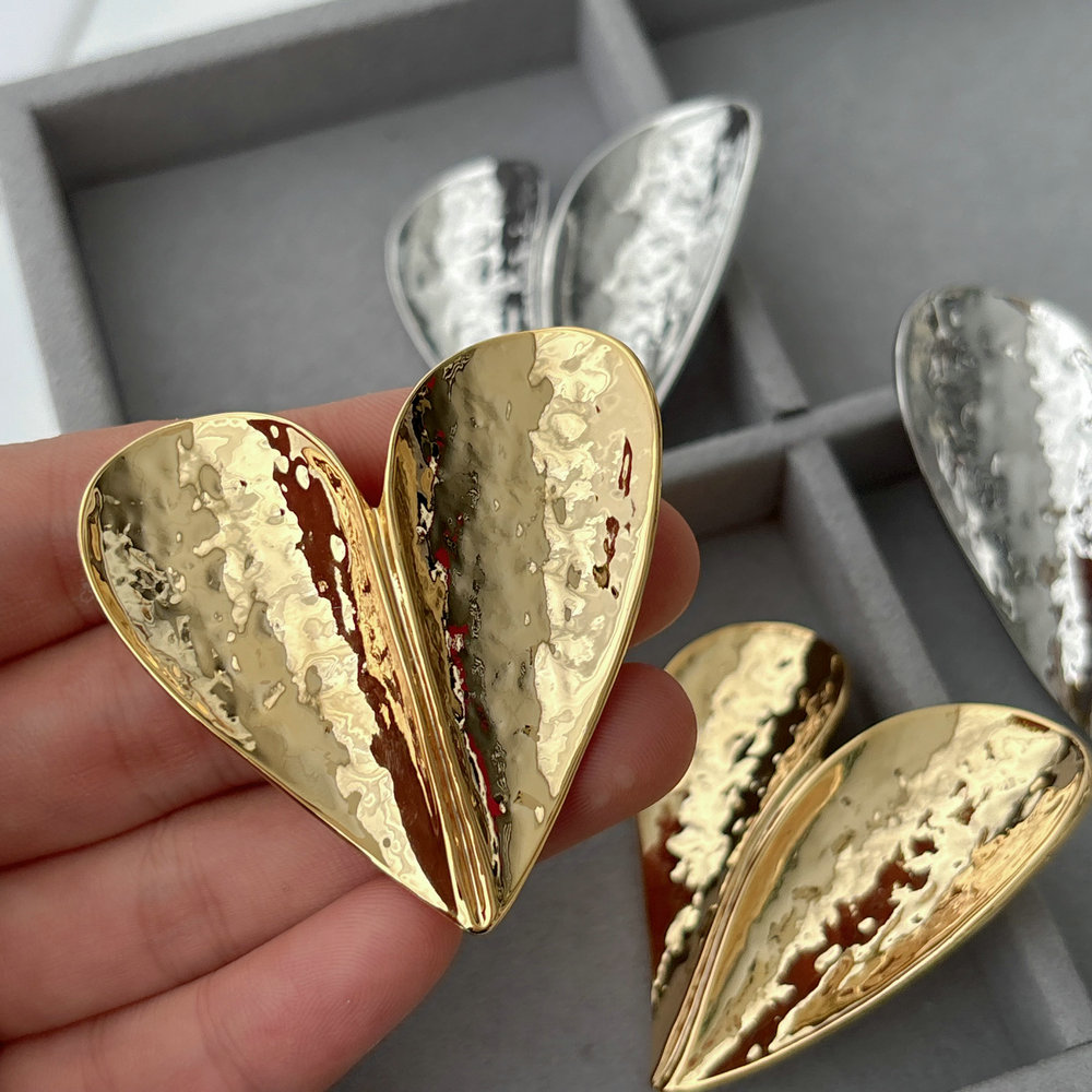 Chunky metal heart earrings