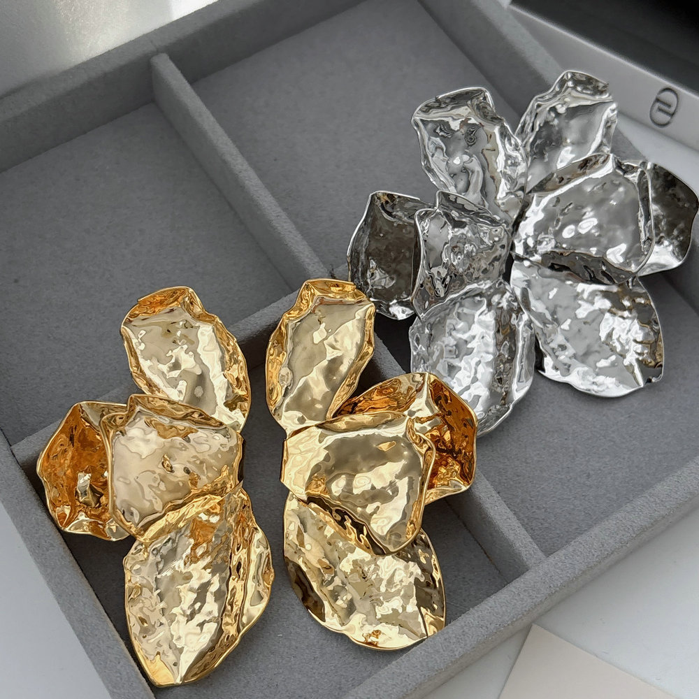 Metal chunky leaf earrings
