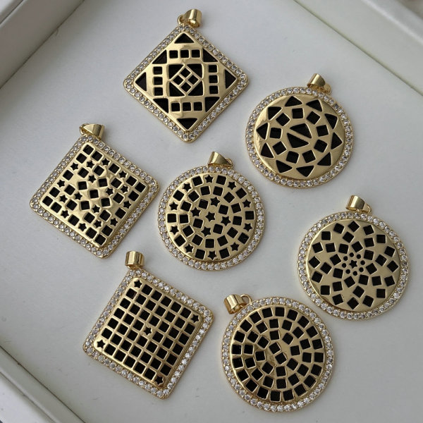 Black sqaure shape pendant