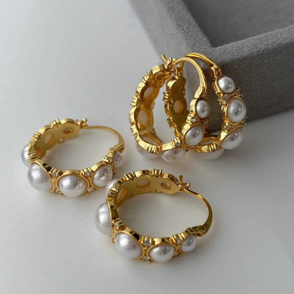 Pearl hoop