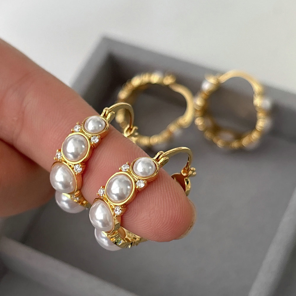 Pearl hoop