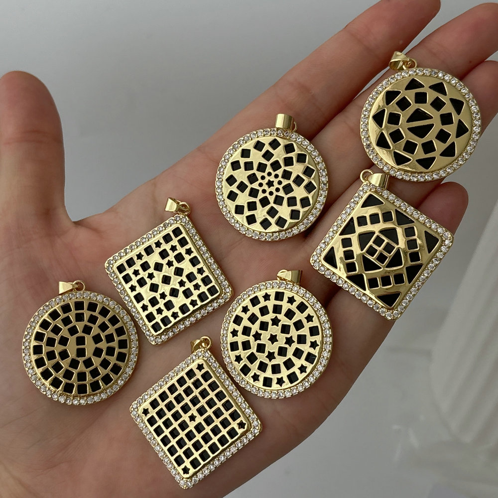 Black sqaure shape pendant