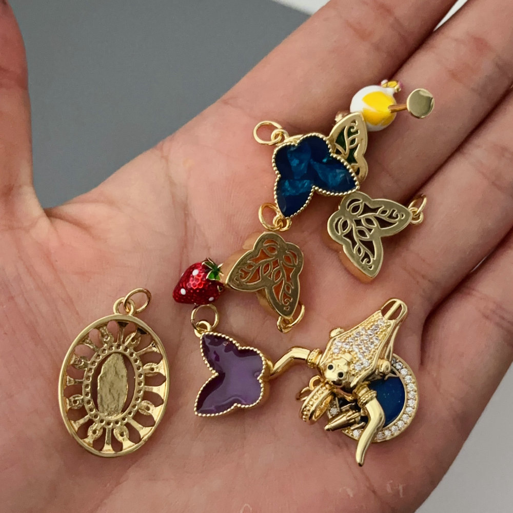 Horn charm