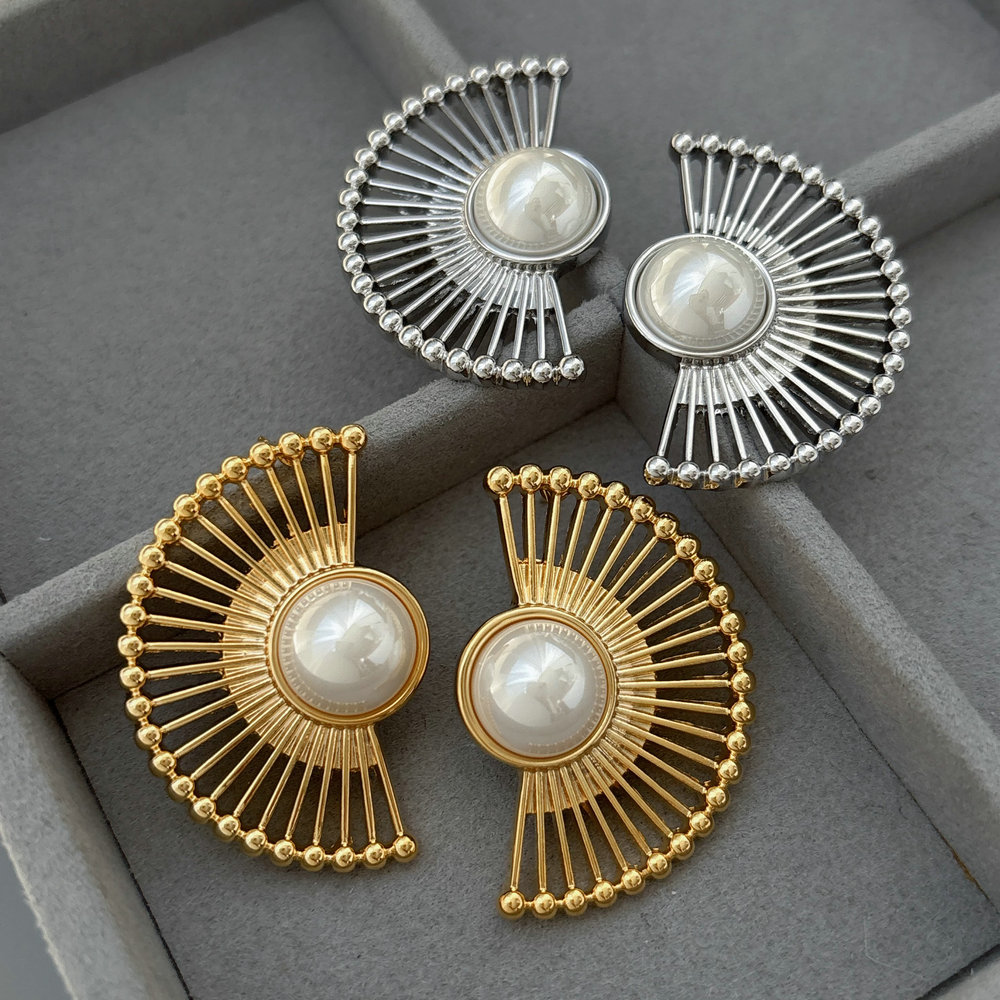 Pearl fan earrings