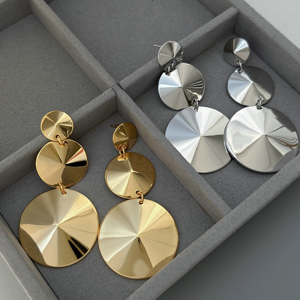 Metal round shape earrings