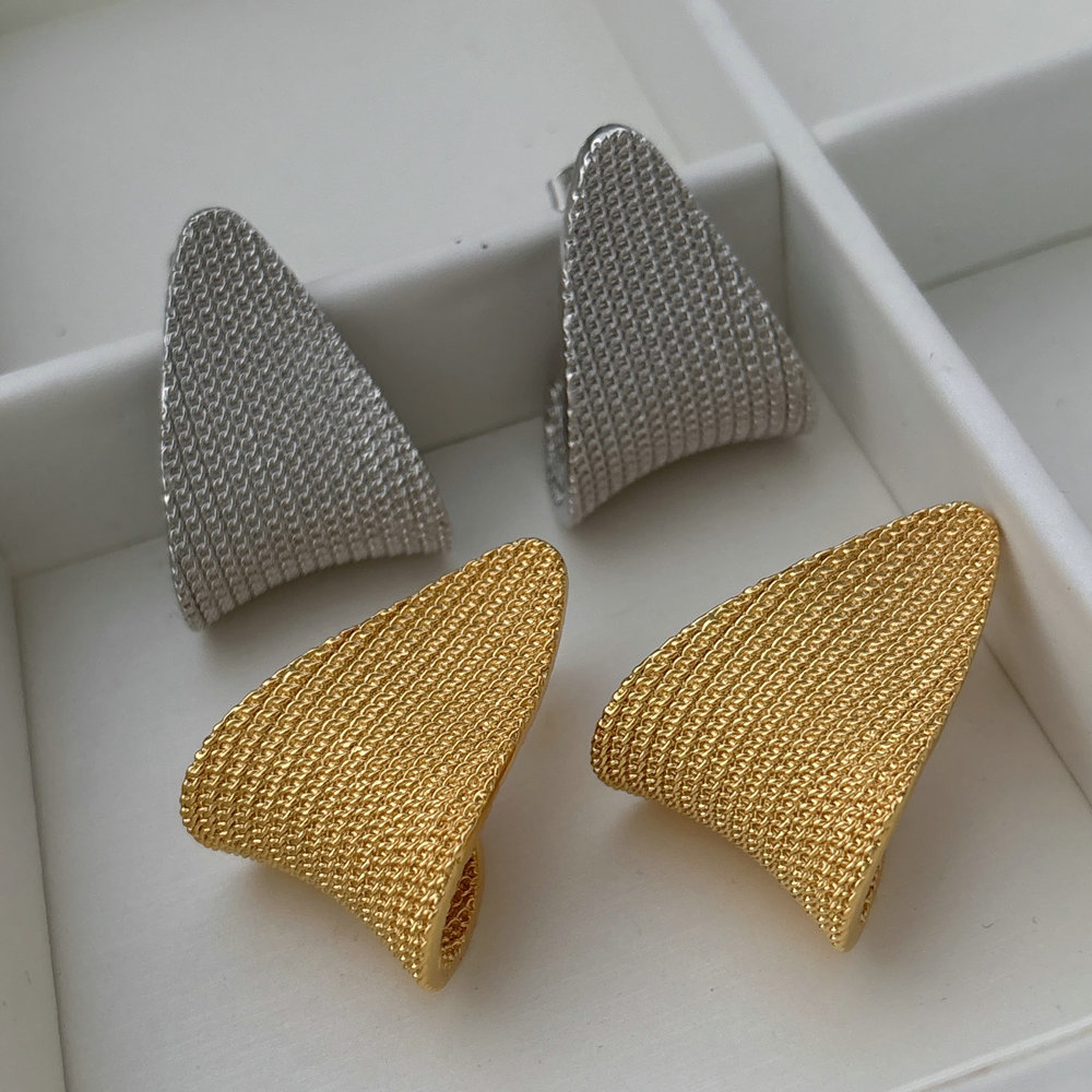 Metal triangle earrings