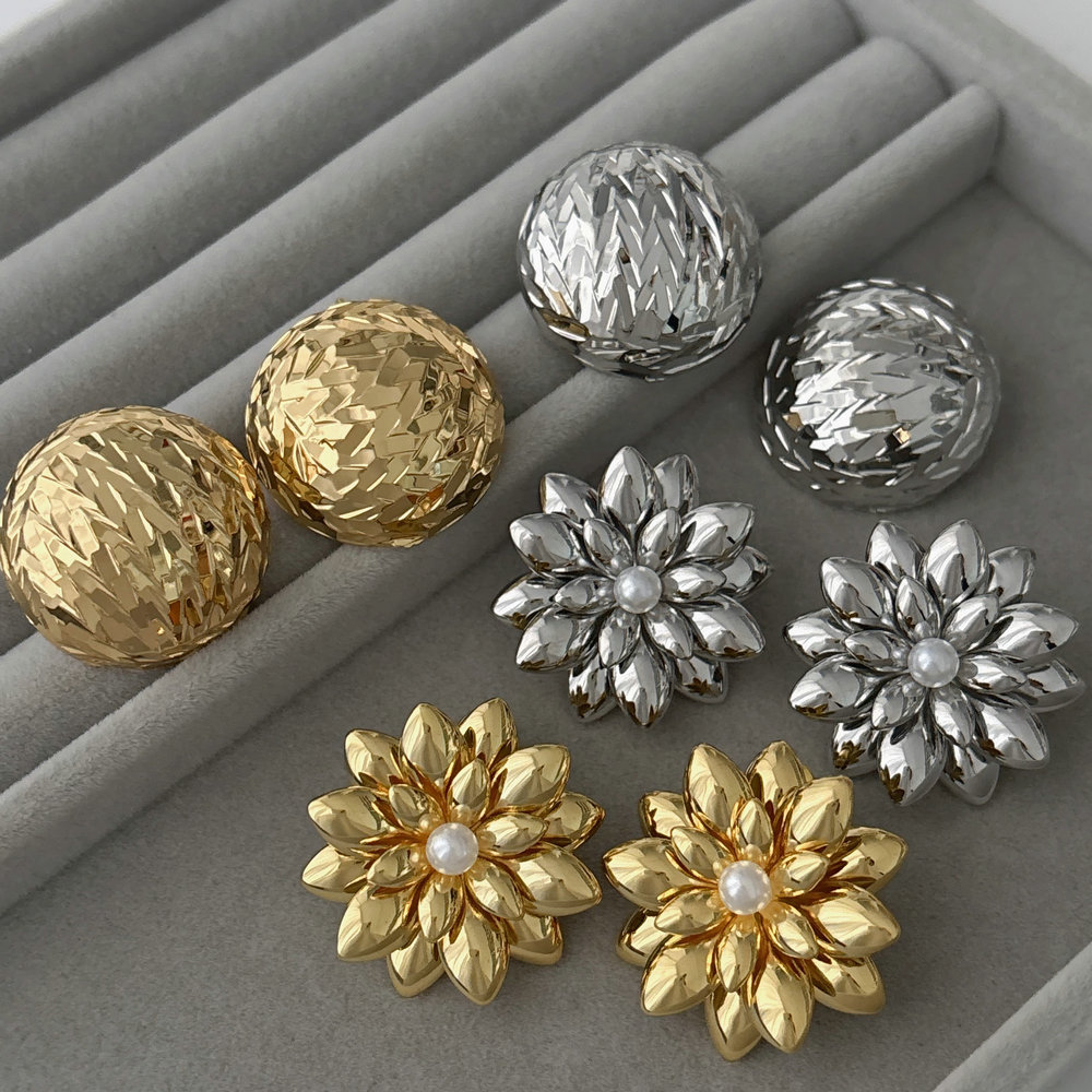 Metal flower round shape earrings