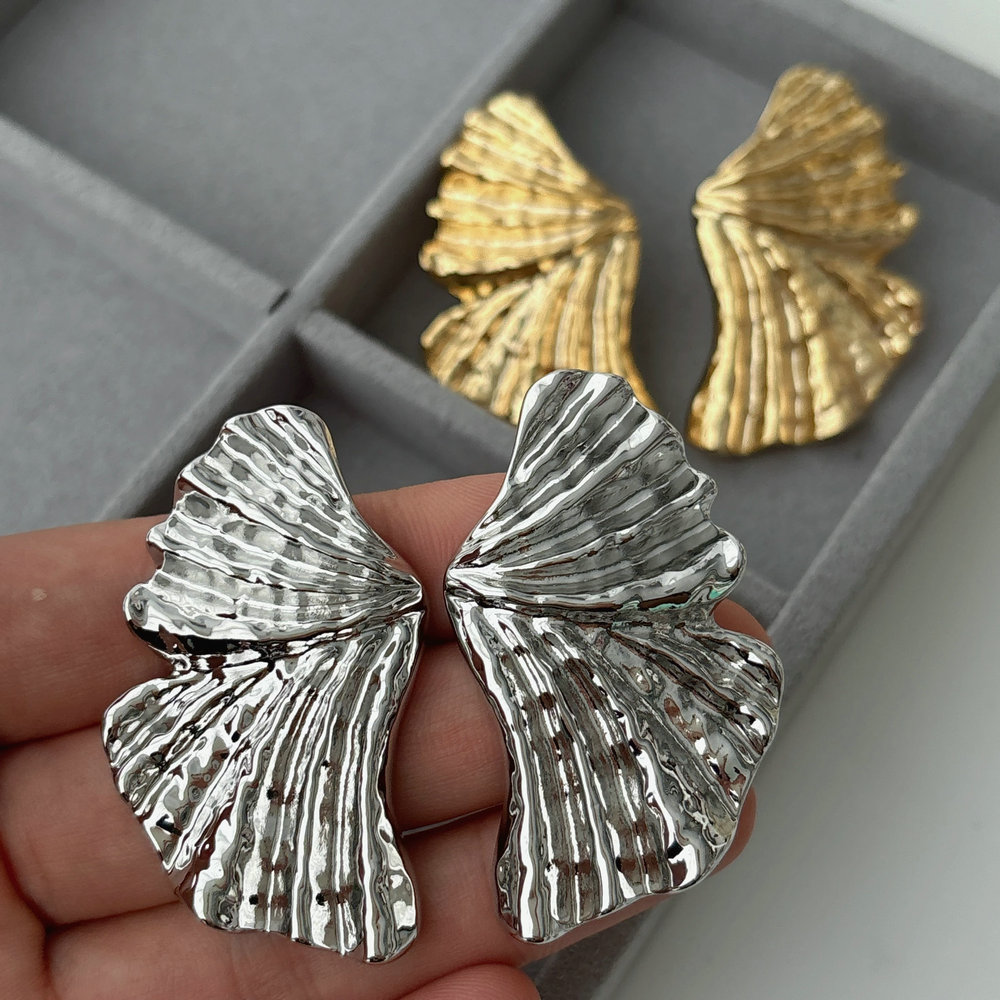 Metal leaf earrings