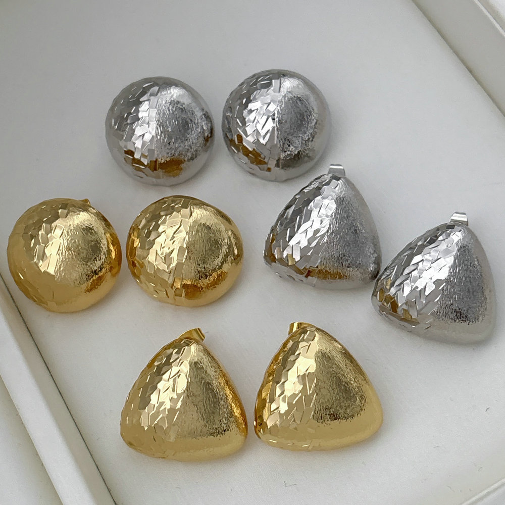 Metal round earrings