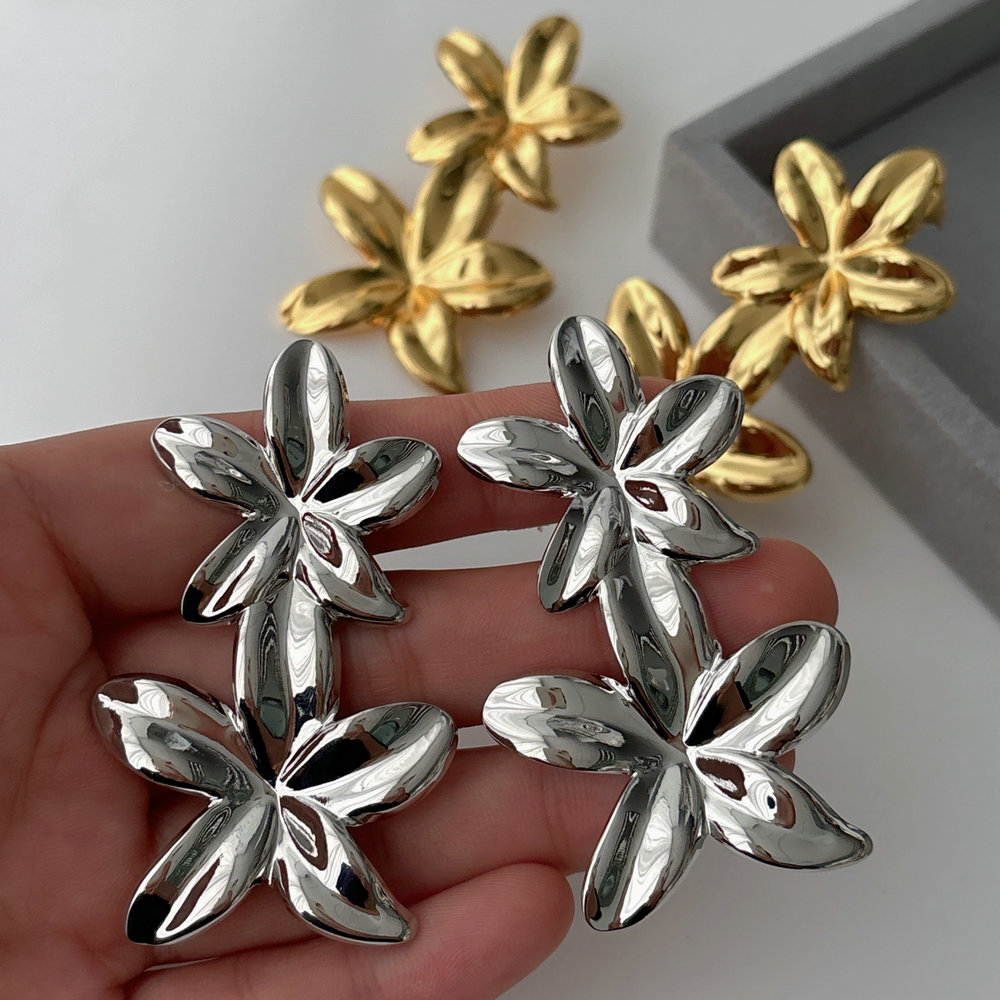 Metal flower earrings