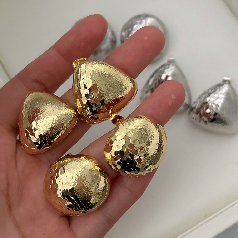 Metal round earrings