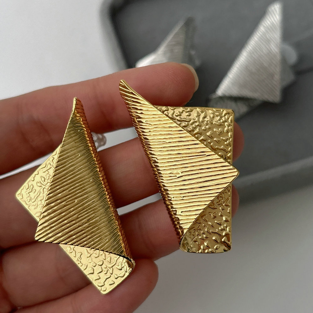 Metal fold earrings