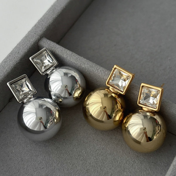 Ball earrings