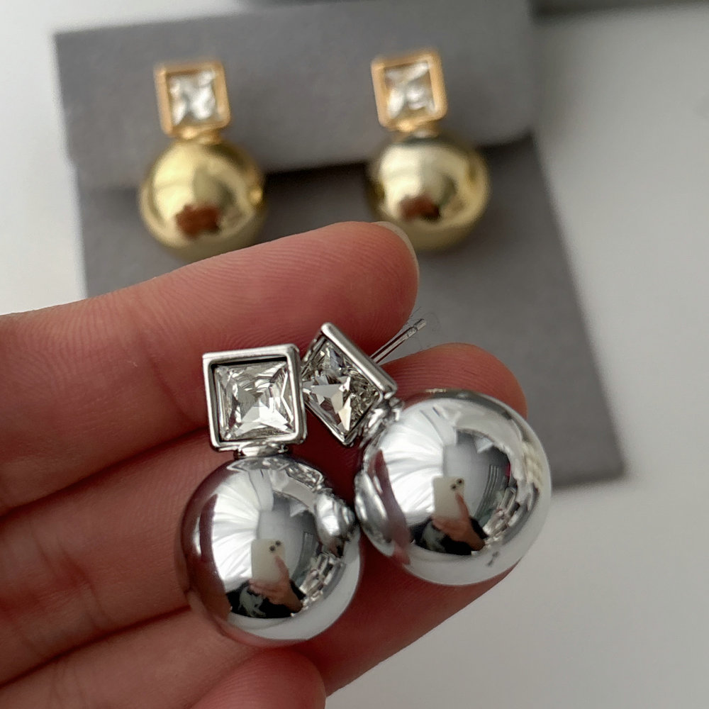 Ball earrings