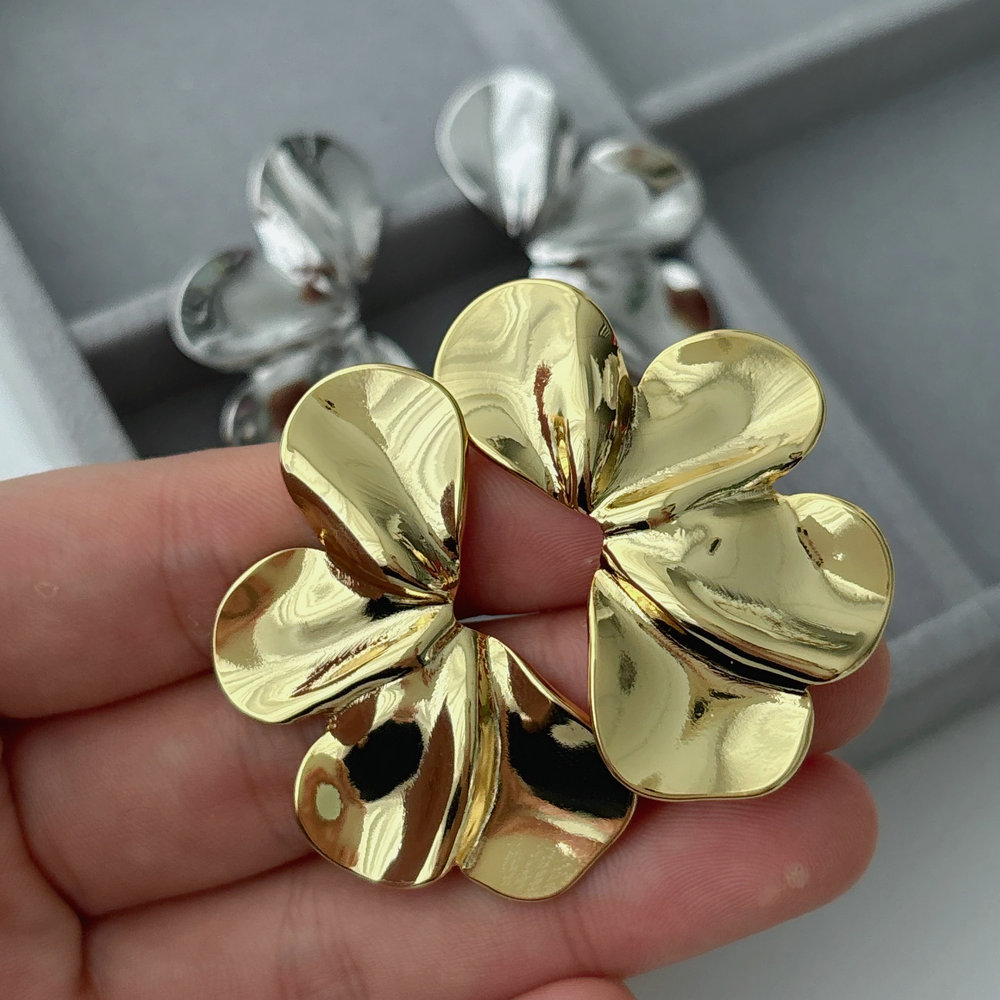 Metal flower earrings