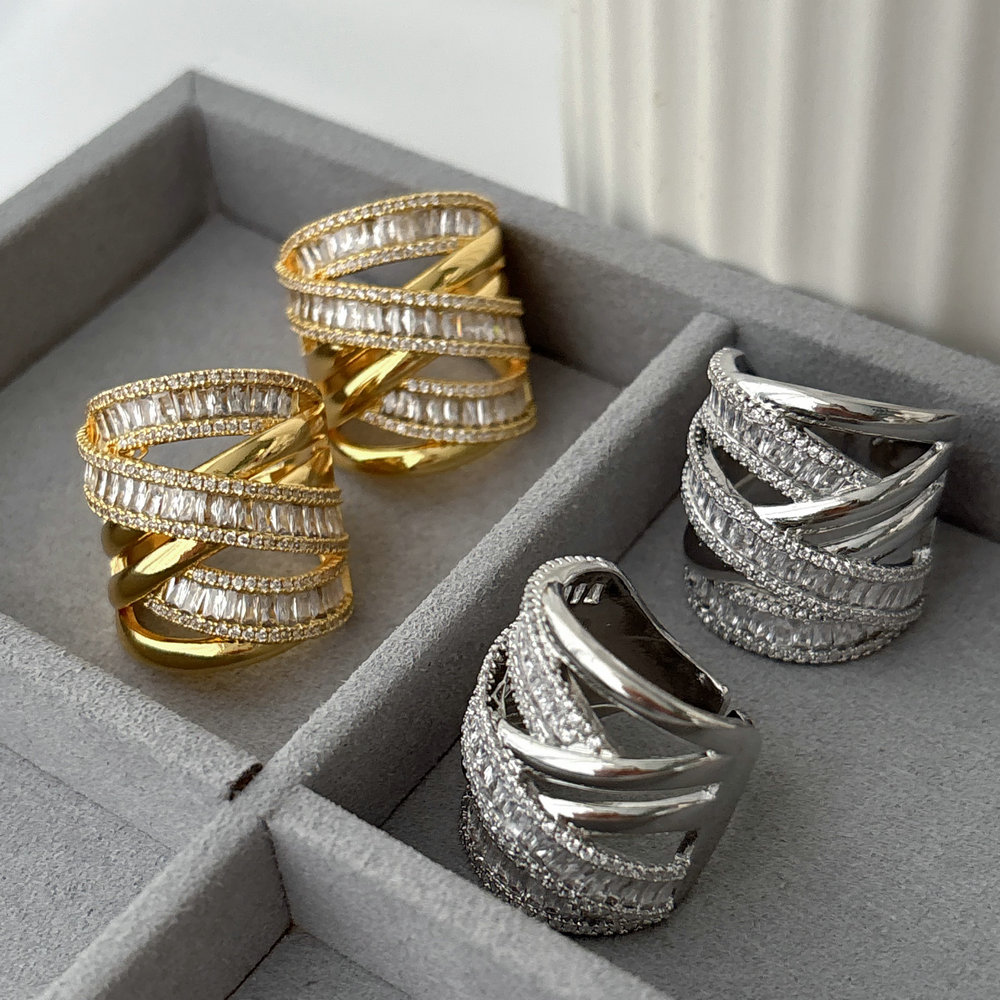 Pave zircon chunky twist ring