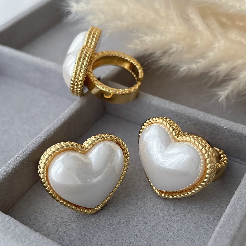 Heart pearl ring