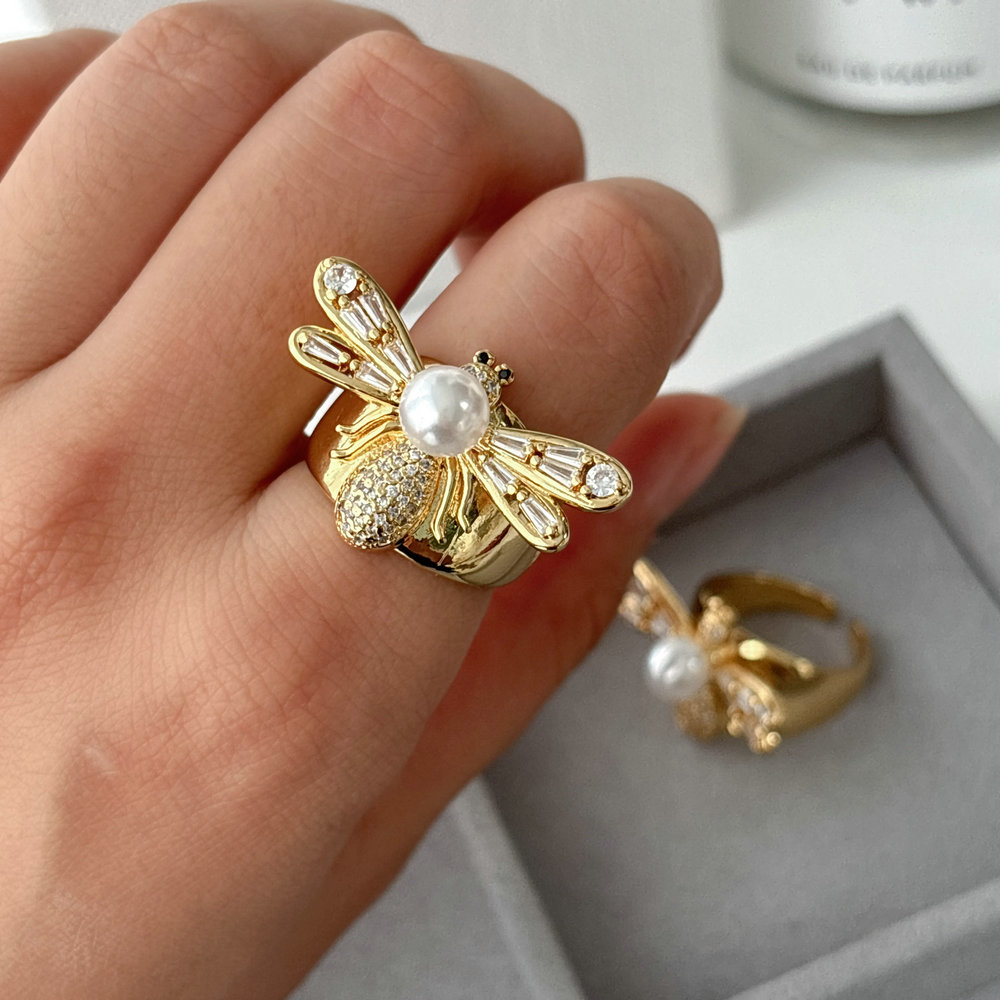 Pave bee ring