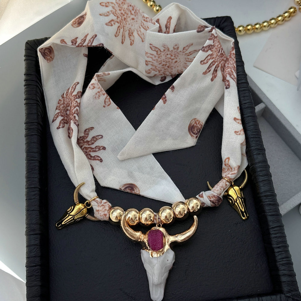 Horn charm necklace