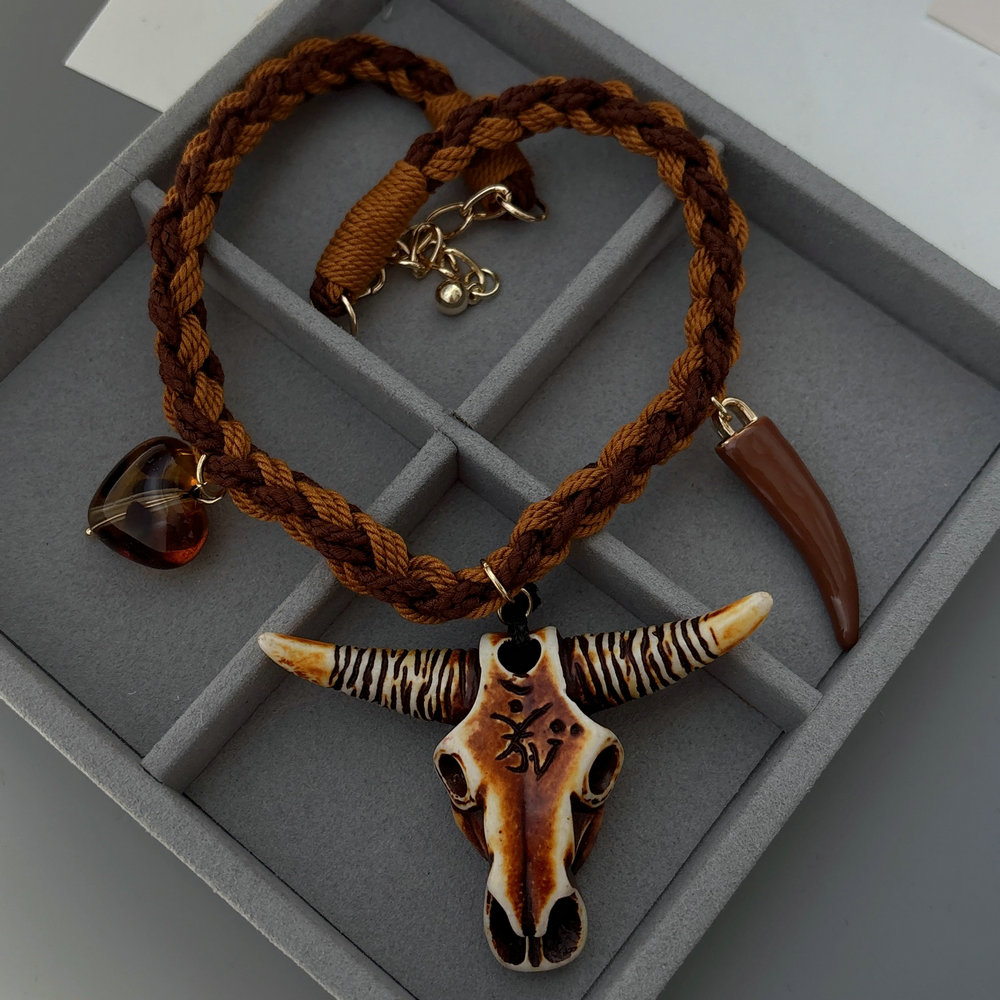 Horn charm necklace