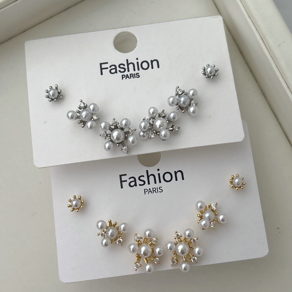 Set pearl earrings