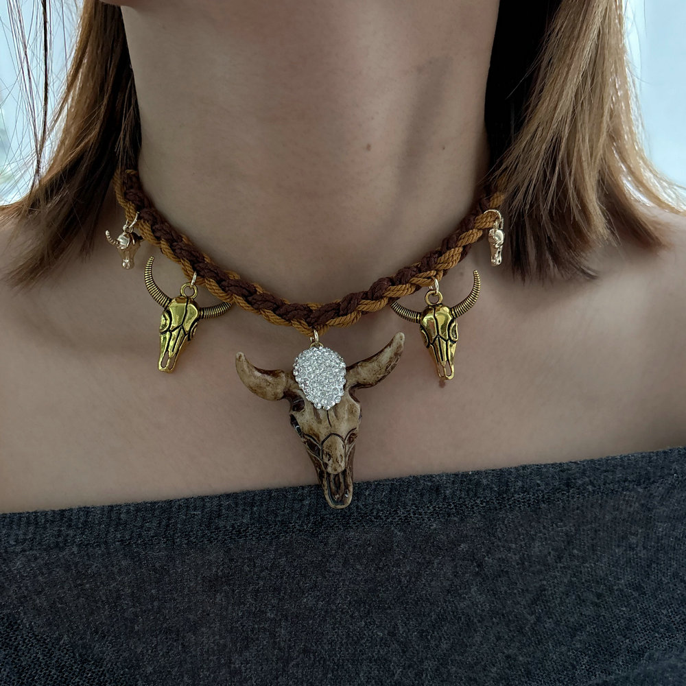 Horn charm necklace