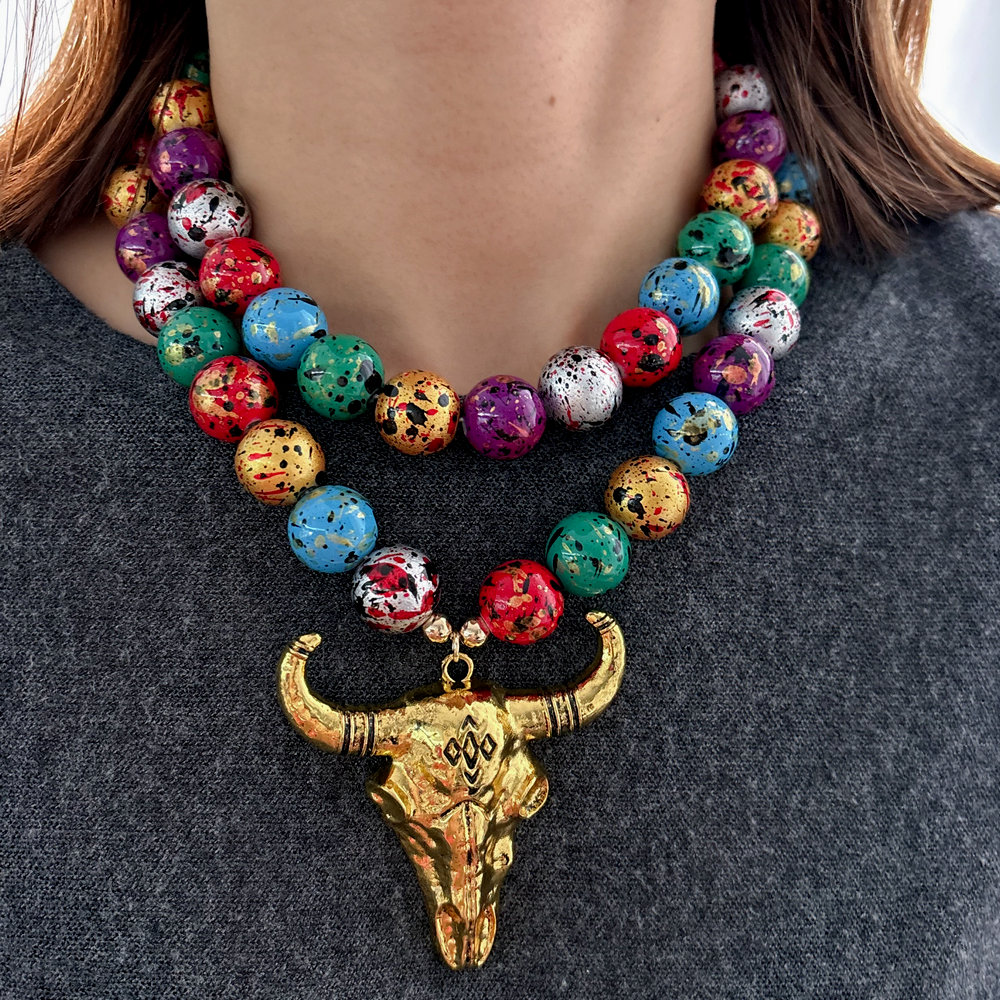 Colorful bead chunky necklace with horn pendant