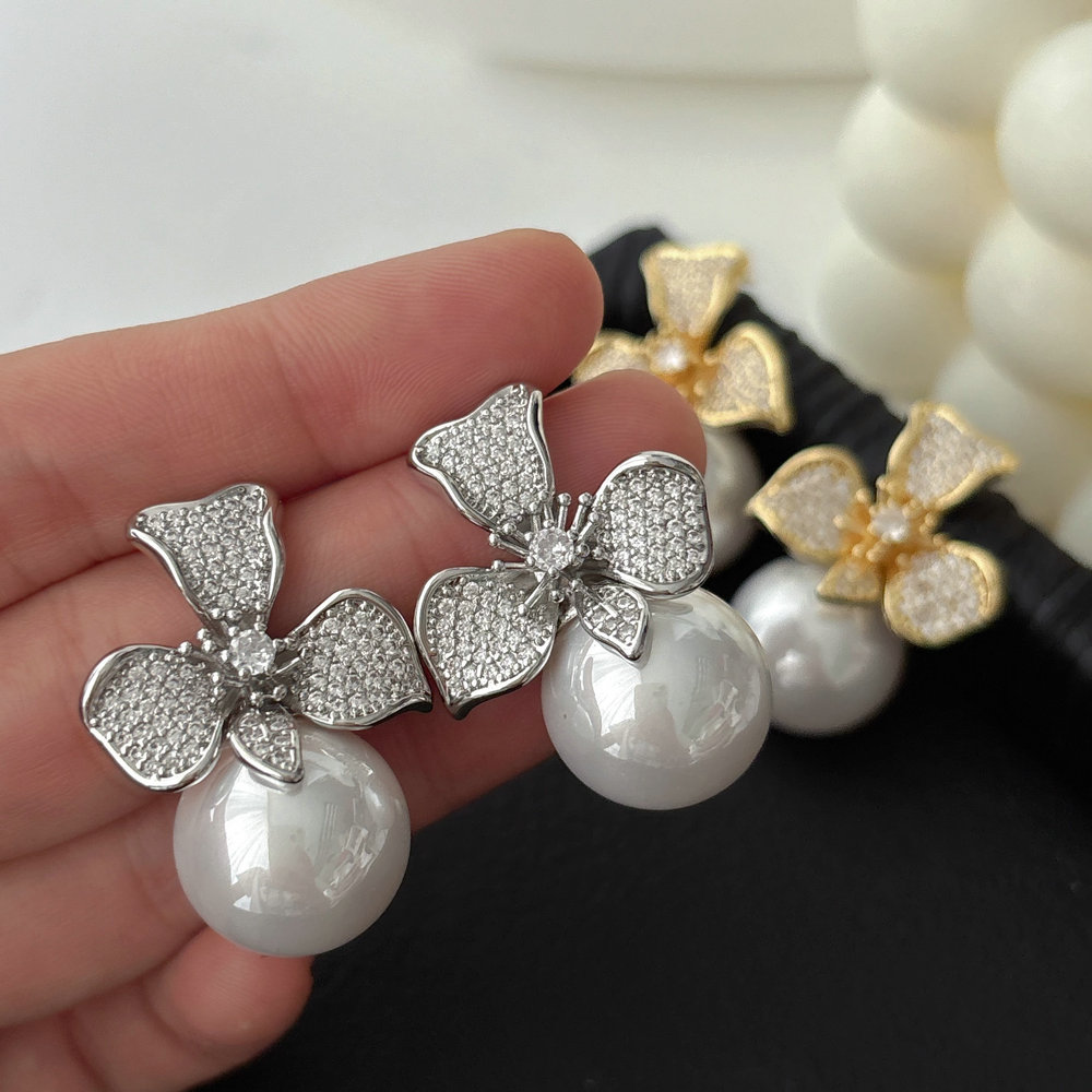 Pearl flower earrings