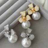 Pearl flower earrings